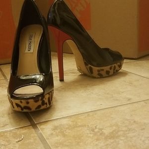 Steve Madden 7.5 leather upper cheetah platform